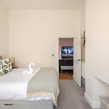 Stylish Flat In Central Location With Free Parking Swindon Zewnętrze zdjęcie