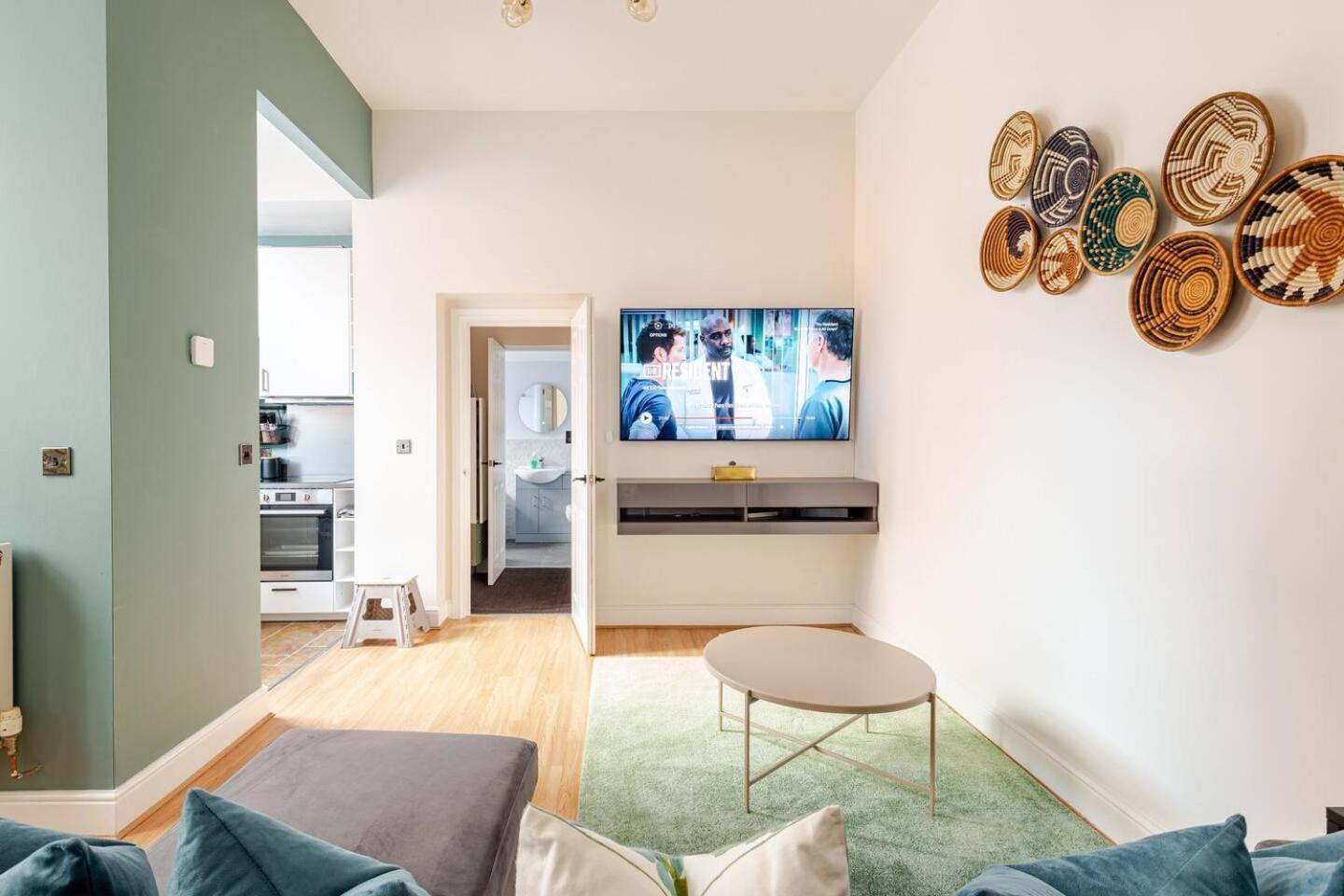 Stylish Flat In Central Location With Free Parking Swindon Zewnętrze zdjęcie