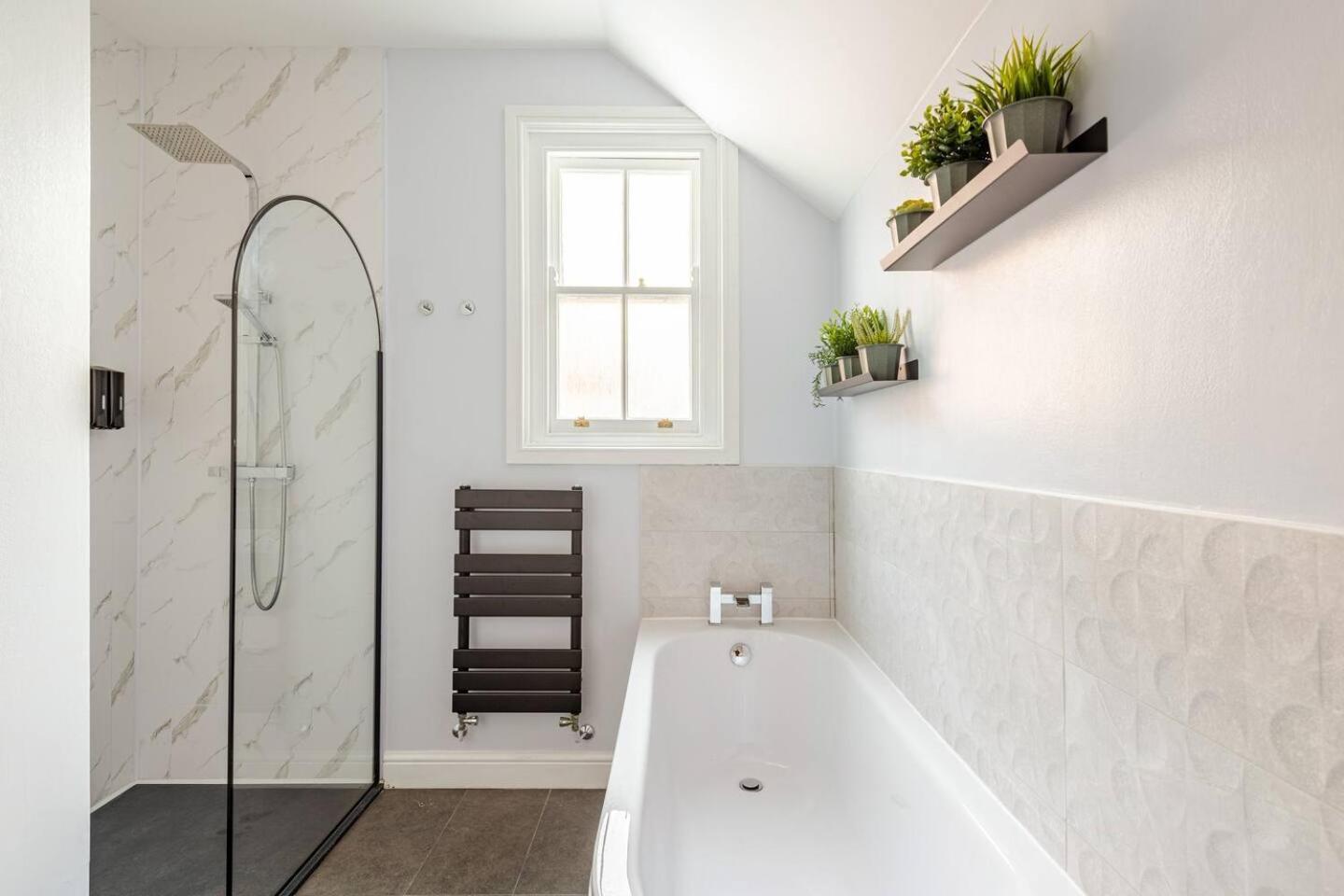 Stylish Flat In Central Location With Free Parking Swindon Zewnętrze zdjęcie