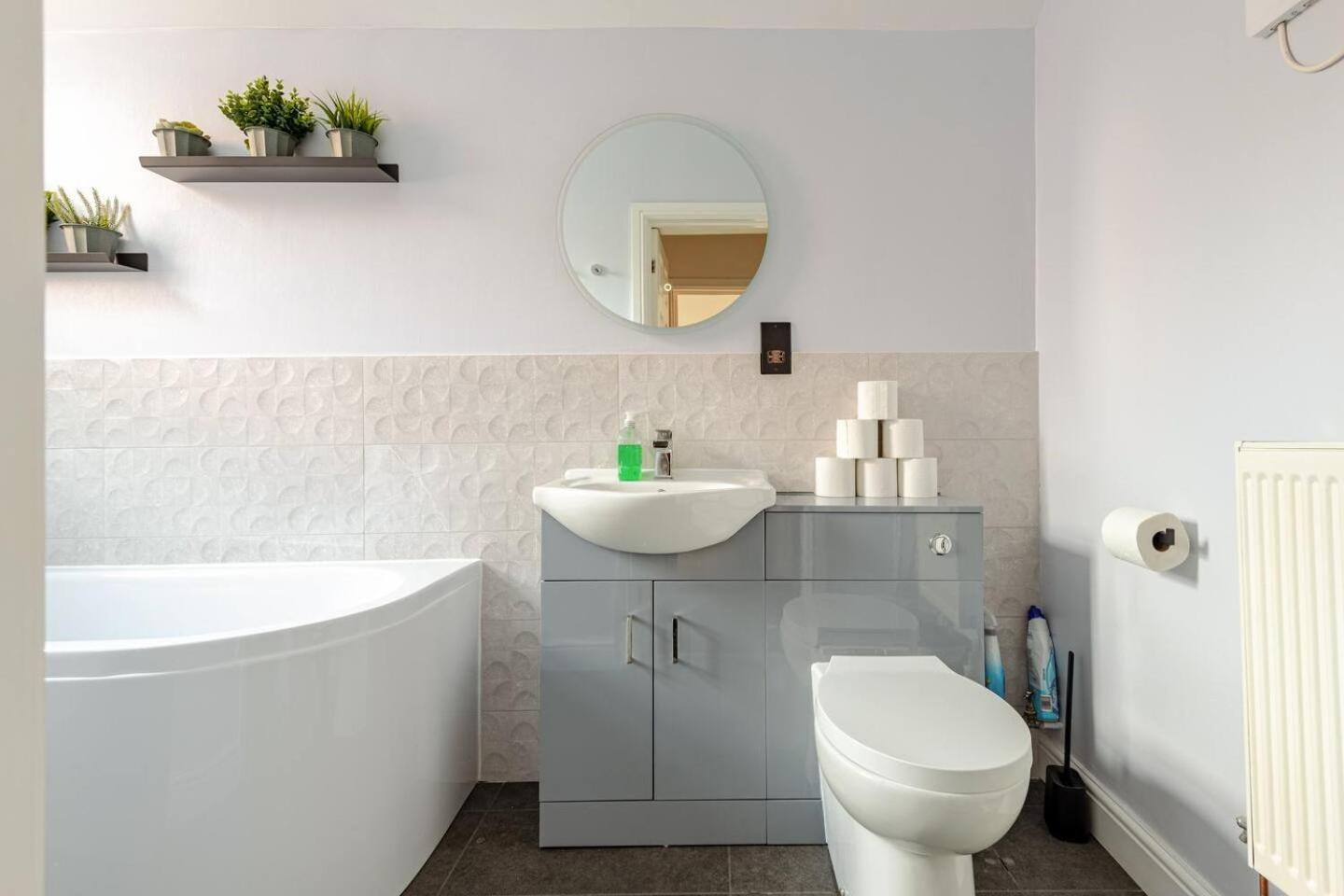 Stylish Flat In Central Location With Free Parking Swindon Zewnętrze zdjęcie
