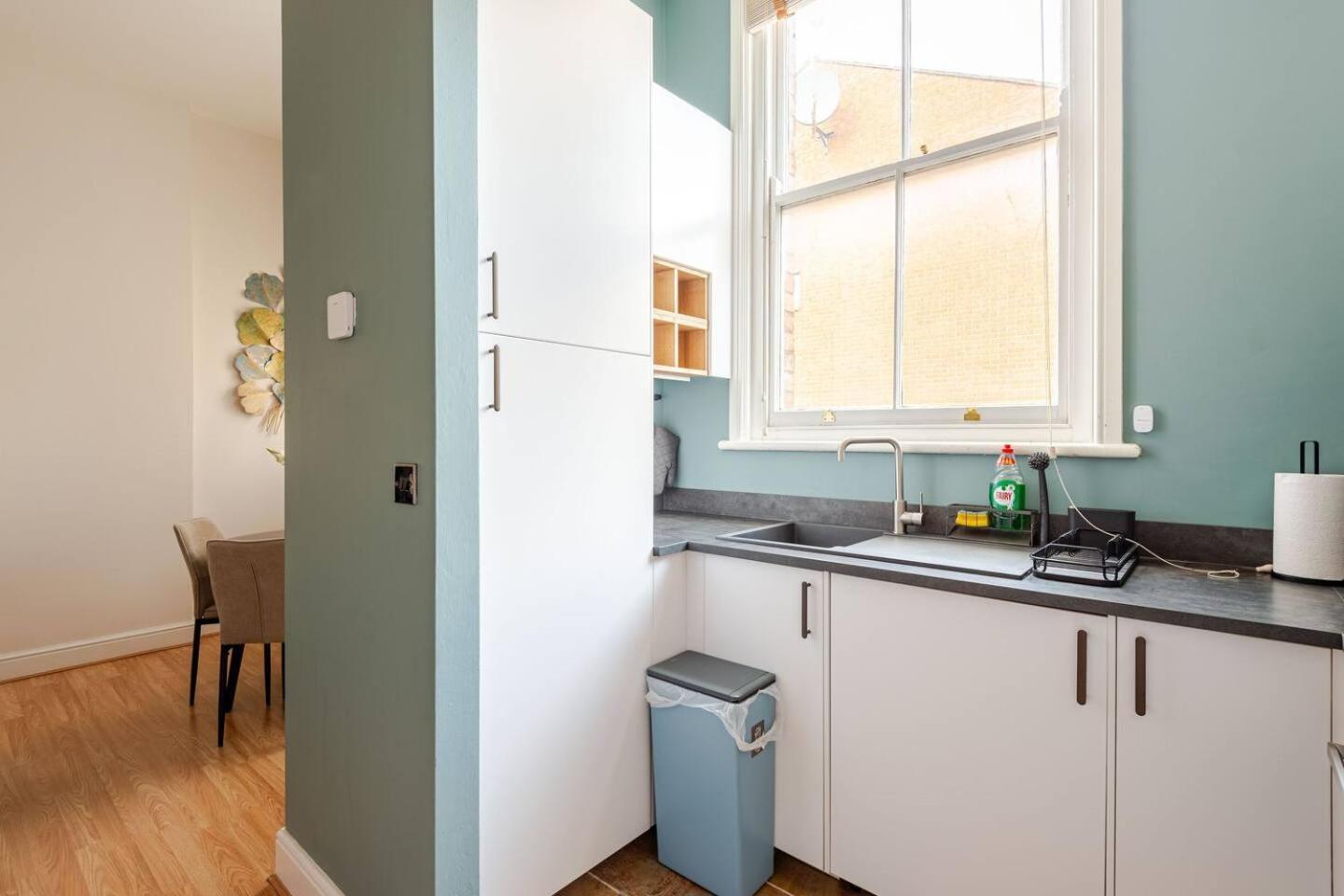 Stylish Flat In Central Location With Free Parking Swindon Zewnętrze zdjęcie