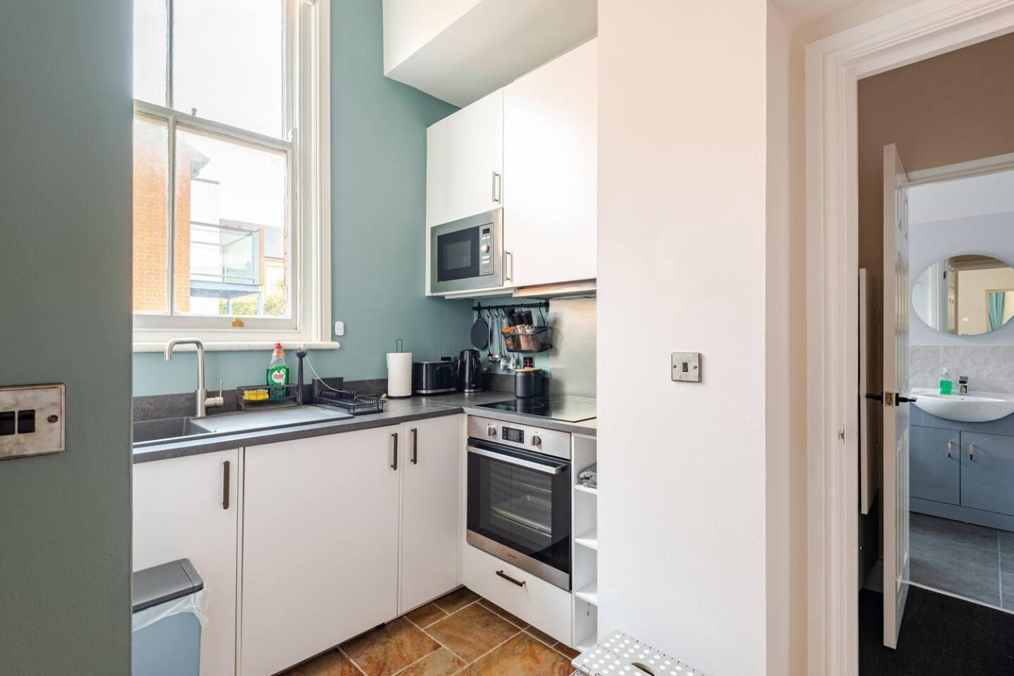 Stylish Flat In Central Location With Free Parking Swindon Zewnętrze zdjęcie