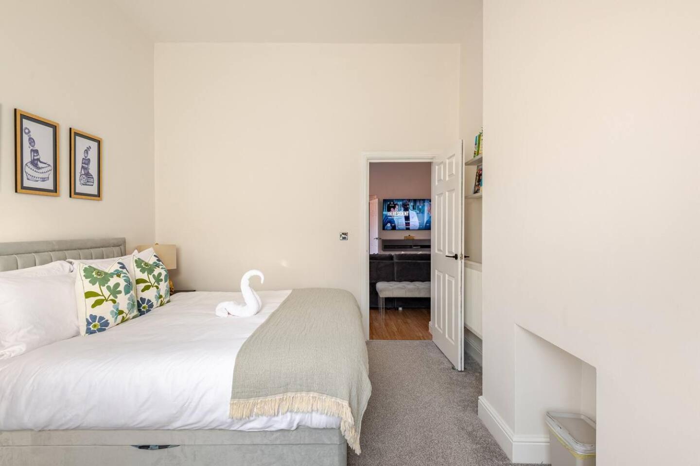 Stylish Flat In Central Location With Free Parking Swindon Zewnętrze zdjęcie