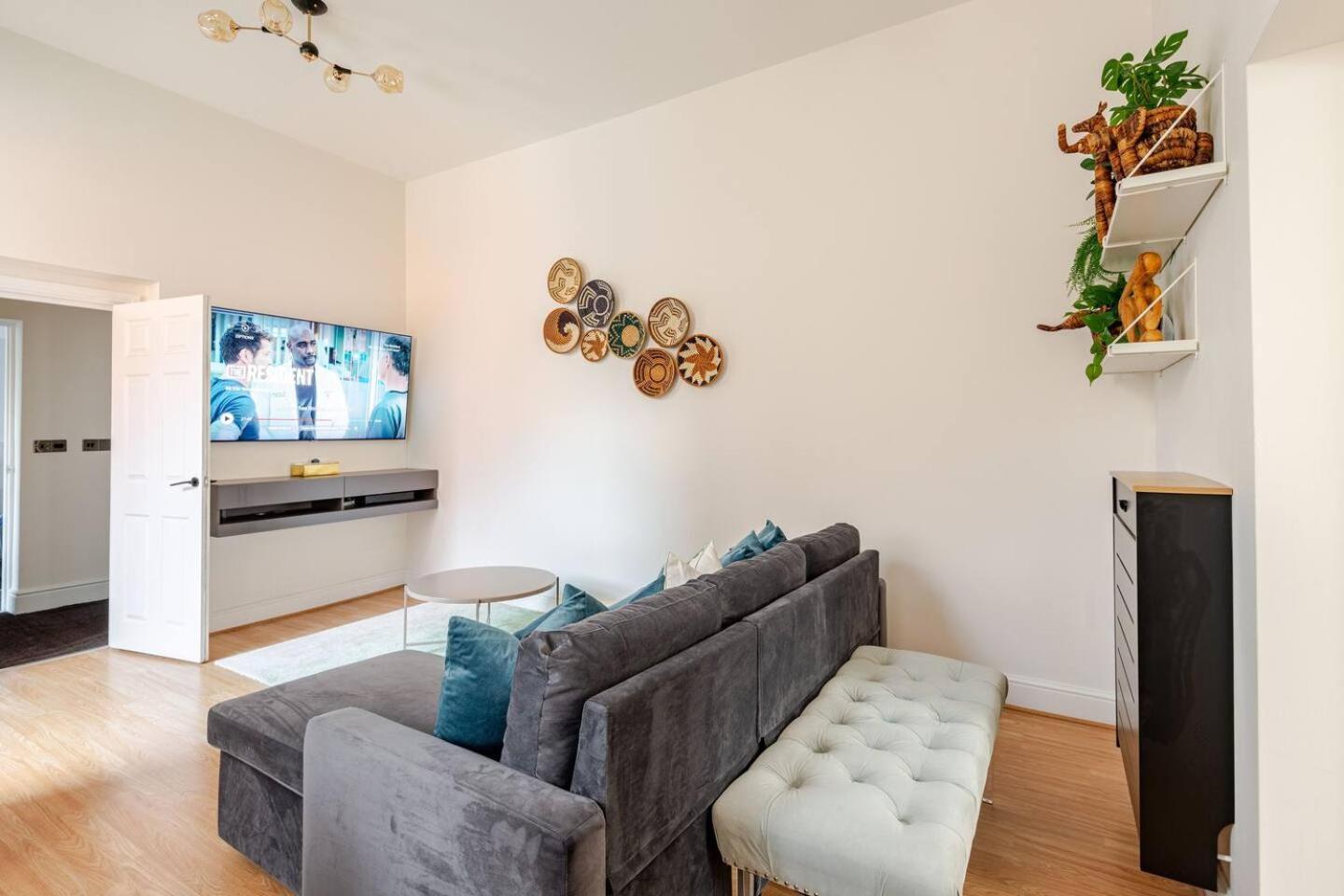 Stylish Flat In Central Location With Free Parking Swindon Zewnętrze zdjęcie