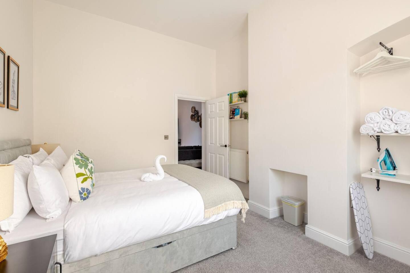 Stylish Flat In Central Location With Free Parking Swindon Zewnętrze zdjęcie