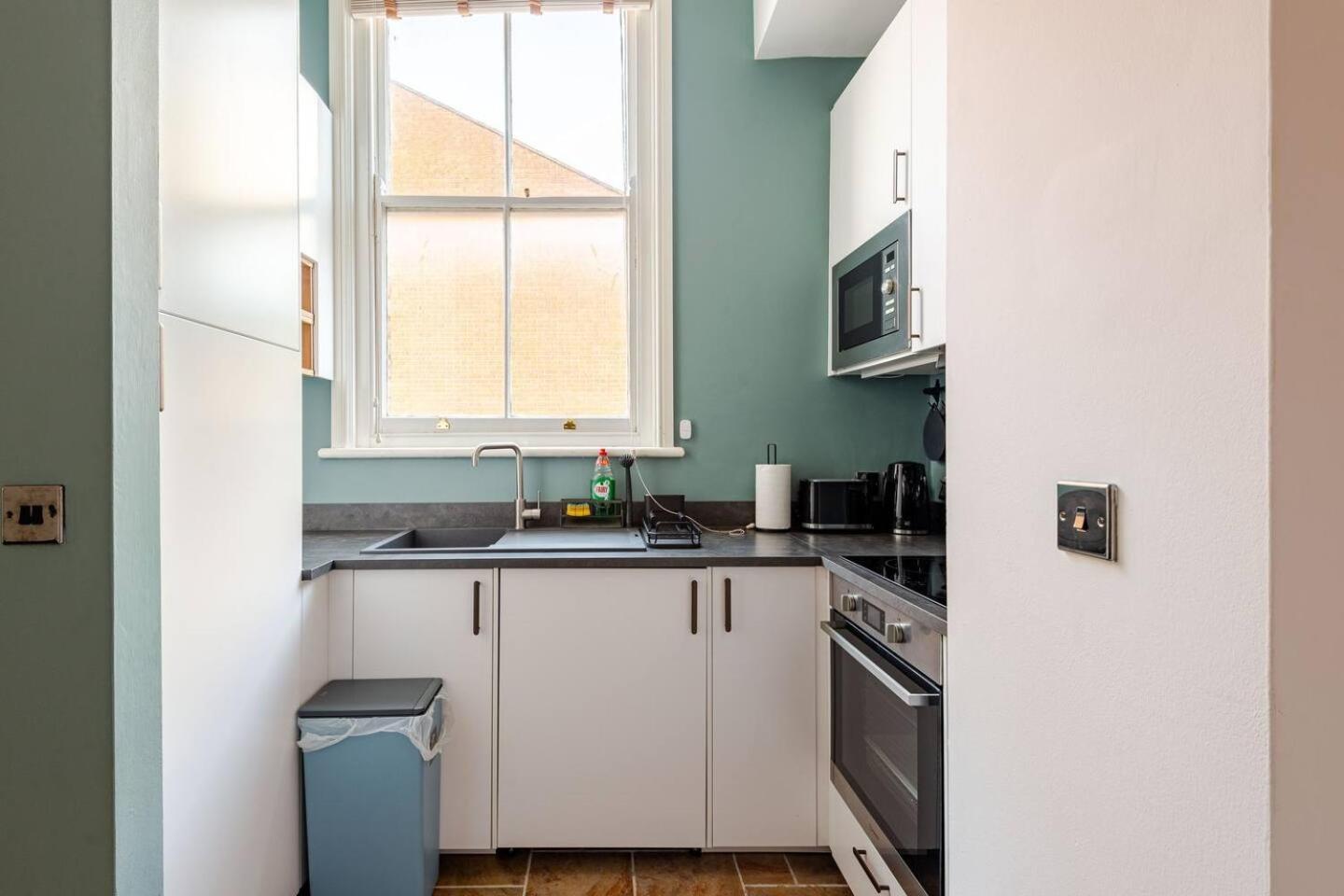 Stylish Flat In Central Location With Free Parking Swindon Zewnętrze zdjęcie